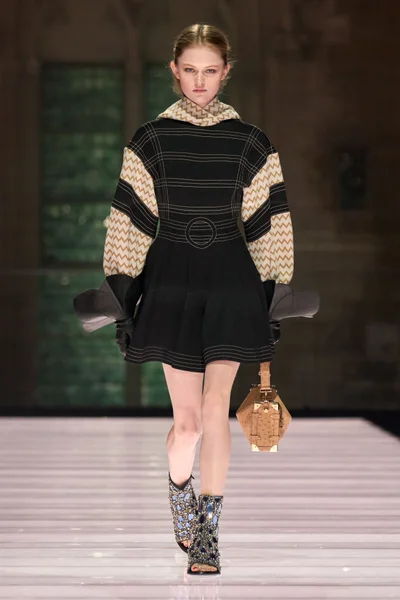 Look 28
